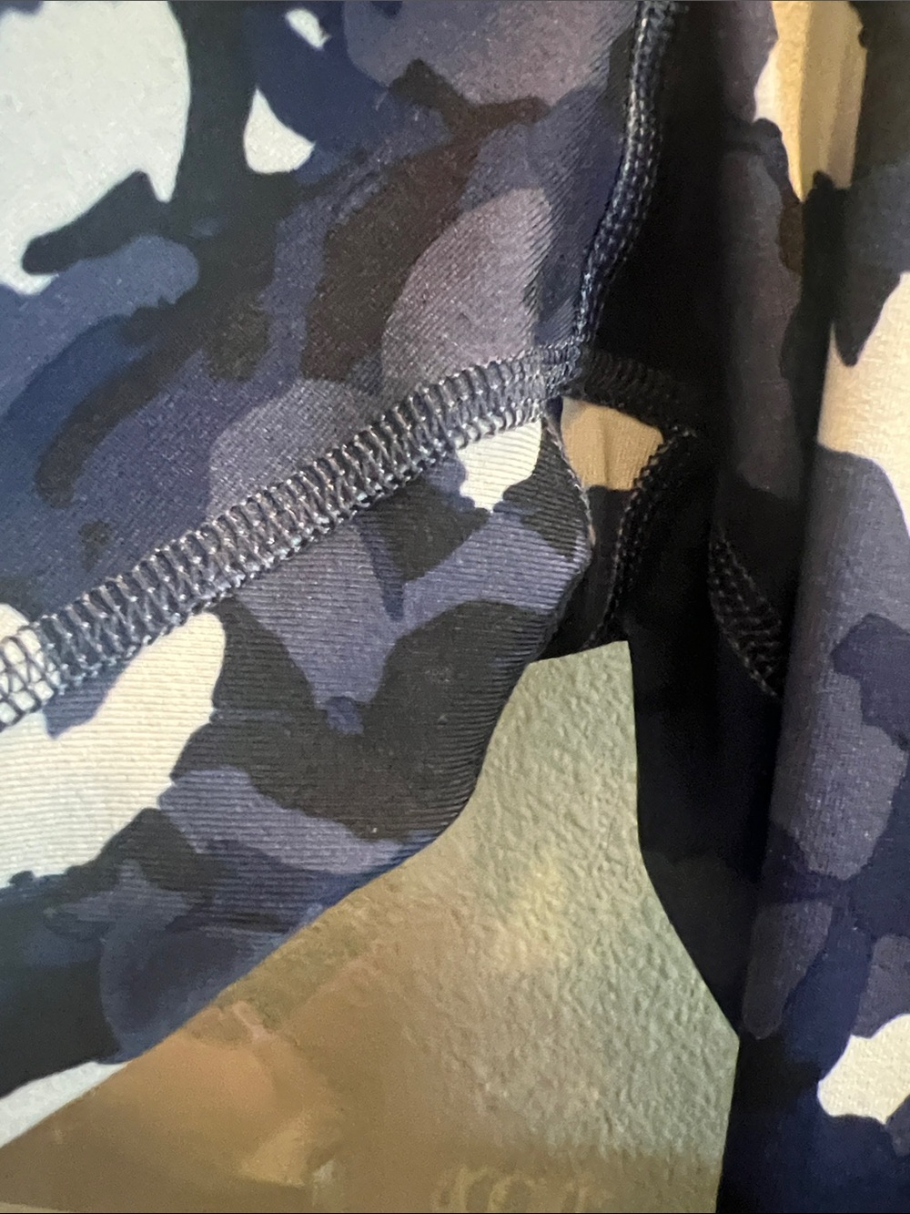 Old Navy Navy and White Floral Camo Leggings - Picture 4 of 9